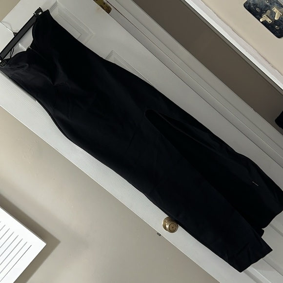 Tena Deep V Sweetheart Strapless Gown in Black - Picture 11 of 11